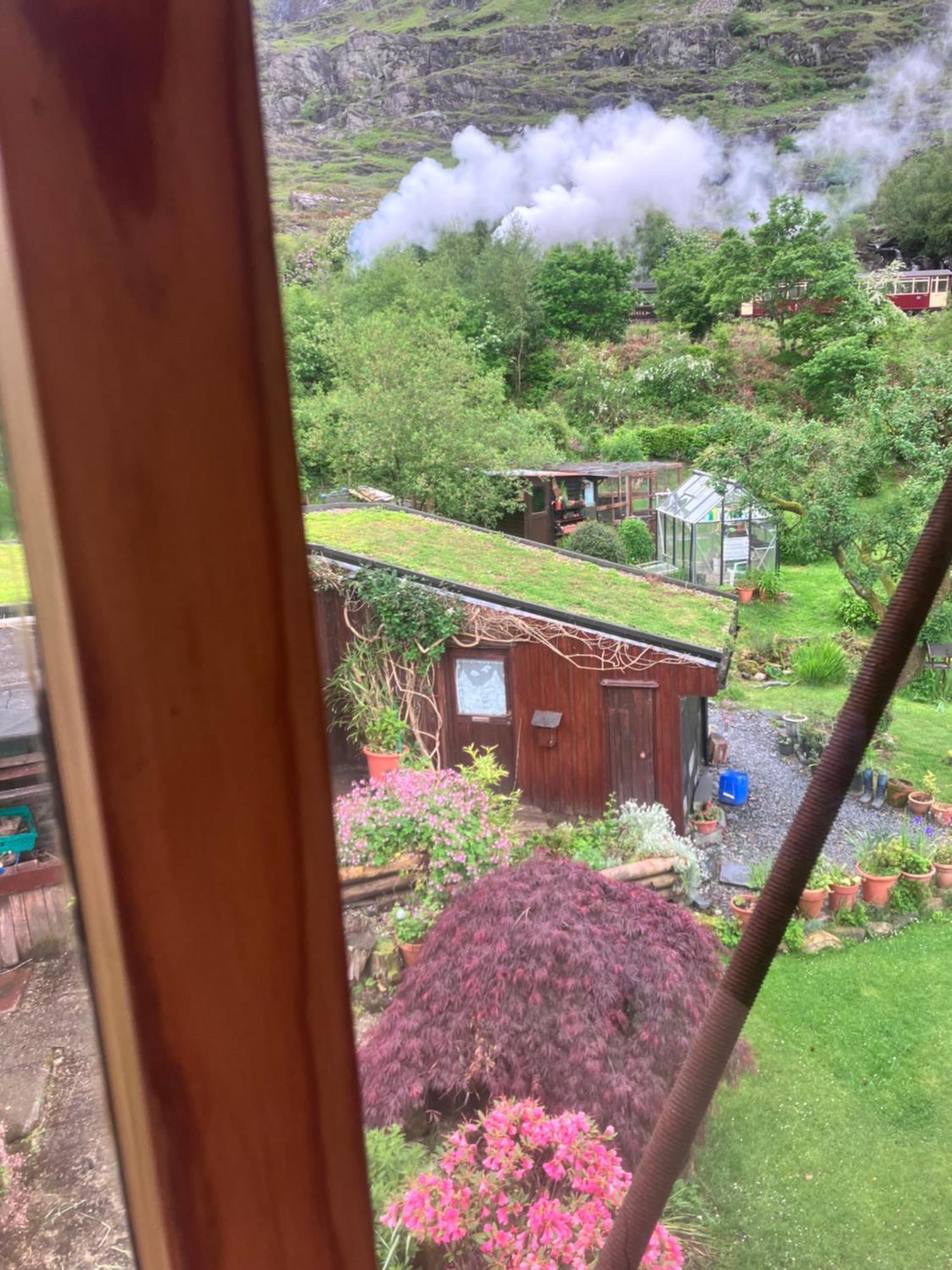 Bryn Elltyd Eco House Casa de hóspedes Blaenau Ffestiniog Exterior foto